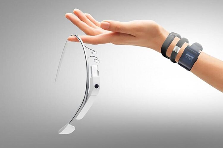 Wearable Technology: Revolutionizing Industries and Transforming Daily Lives  - Semiconductor for You